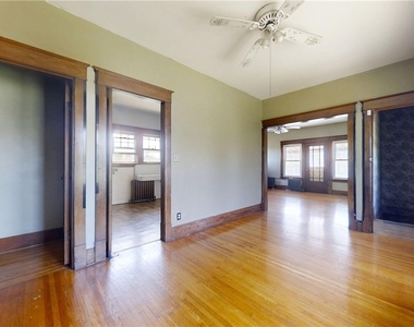 425 Johnson Street - Photo Thumbnail 5