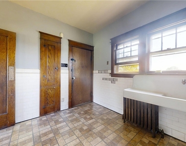 425 Johnson Street - Photo Thumbnail 8