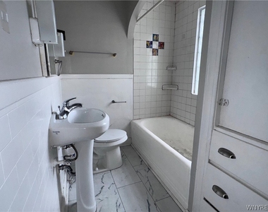 34 Sunset Street - Photo Thumbnail 10