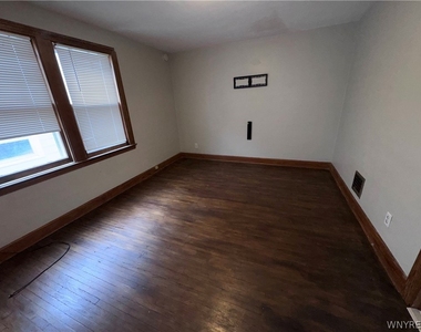 34 Sunset Street - Photo Thumbnail 1