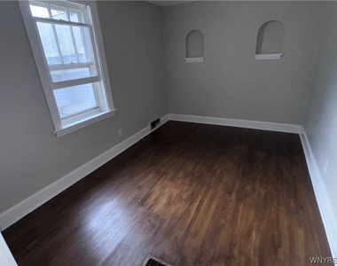 34 Sunset Street - Photo Thumbnail 8