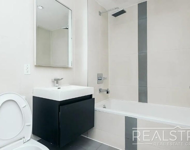 72 Maujer Street - Photo Thumbnail 9