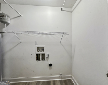 323 Park Ridge Court - Photo Thumbnail 7
