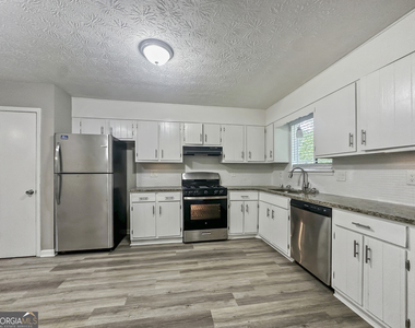323 Park Ridge Court - Photo Thumbnail 4