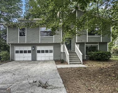 323 Park Ridge Court - Photo Thumbnail 18