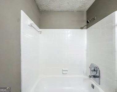 323 Park Ridge Court - Photo Thumbnail 11