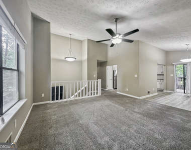 323 Park Ridge Court - Photo Thumbnail 8