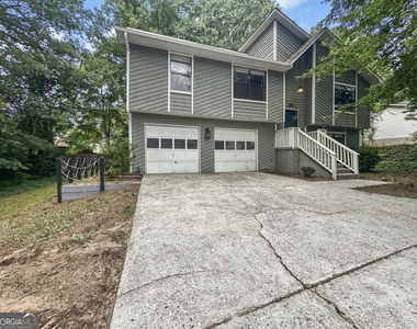 323 Park Ridge Court - Photo Thumbnail 17