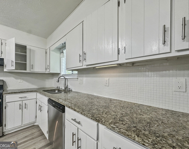 323 Park Ridge Court - Photo Thumbnail 6