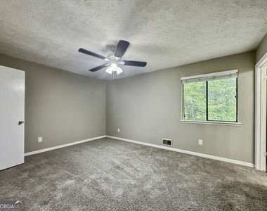 323 Park Ridge Court - Photo Thumbnail 9