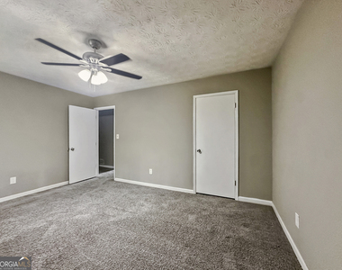 323 Park Ridge Court - Photo Thumbnail 10