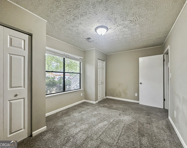 323 Park Ridge Court - Photo Thumbnail 14