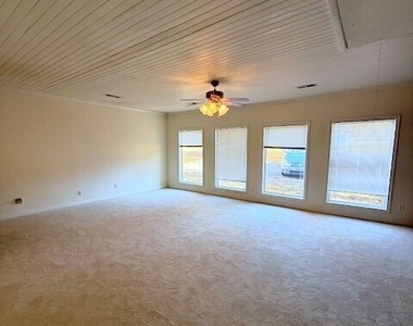 100 W Greenwood Drive - Photo Thumbnail 6