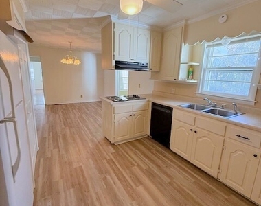 100 W Greenwood Drive - Photo Thumbnail 3