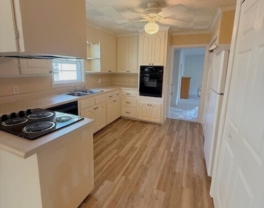 100 W Greenwood Drive - Photo Thumbnail 4