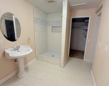 100 W Greenwood Drive - Photo Thumbnail 9