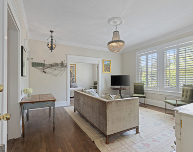 7 Park Lane Ne - Photo Thumbnail 4