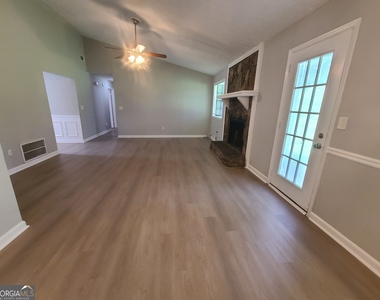 2652 Creek Hollow Drive - Photo Thumbnail 3