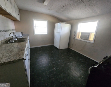1113 19th Street - Photo Thumbnail 5