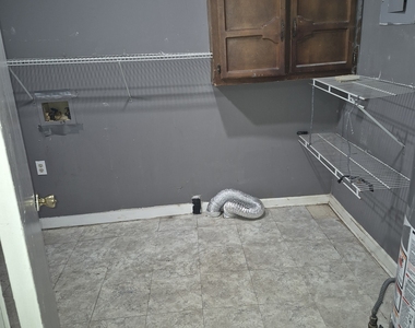 1113 19th Street - Photo Thumbnail 9