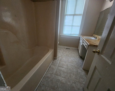 1113 19th Street - Photo Thumbnail 4