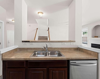 1058 Treymont Lane - Photo Thumbnail 6