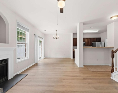 1058 Treymont Lane - Photo Thumbnail 13