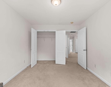 1058 Treymont Lane - Photo Thumbnail 32
