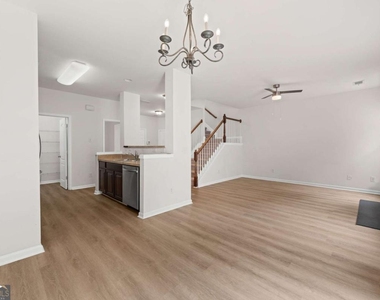 1058 Treymont Lane - Photo Thumbnail 17