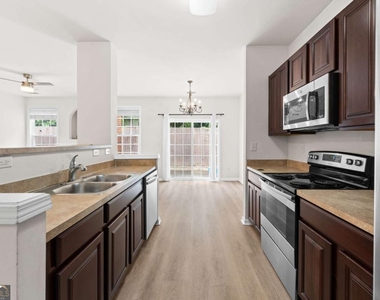 1058 Treymont Lane - Photo Thumbnail 7