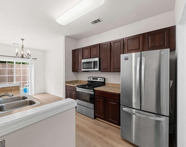 1058 Treymont Lane - Photo Thumbnail 8
