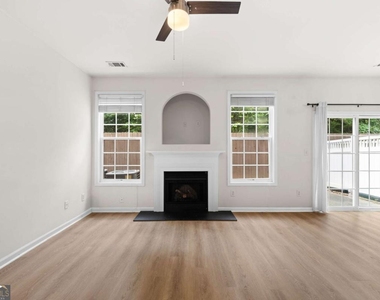 1058 Treymont Lane - Photo Thumbnail 11