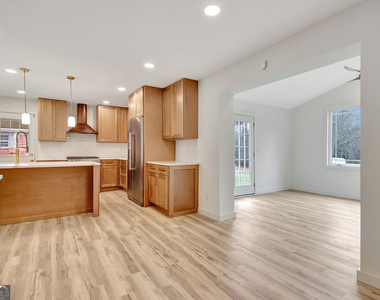 183 Pine Street Ne - Photo Thumbnail 23