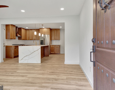 183 Pine Street Ne - Photo Thumbnail 7