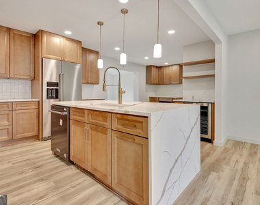 183 Pine Street Ne - Photo Thumbnail 1