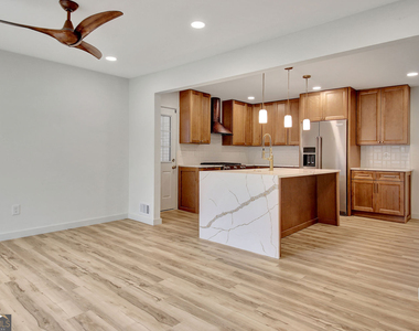 183 Pine Street Ne - Photo Thumbnail 10