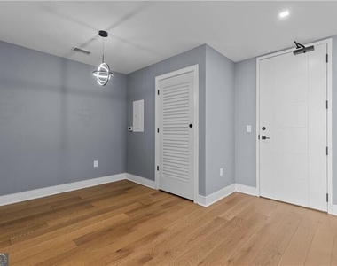 788 W Marietta Street - Photo Thumbnail 8