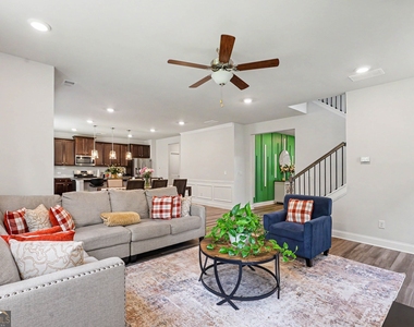 170 Glen Abbey Circle - Photo Thumbnail 6