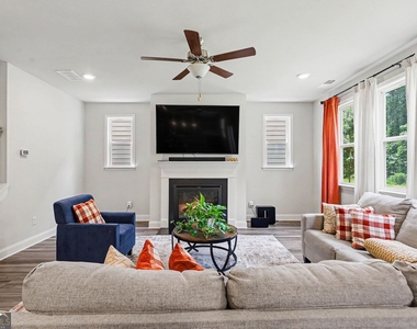 170 Glen Abbey Circle - Photo Thumbnail 7