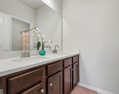 170 Glen Abbey Circle - Photo Thumbnail 22