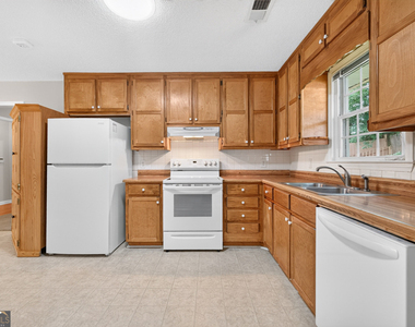129 Springbrook Drive - Photo Thumbnail 13