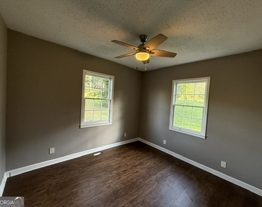 6790 Queen Mill Road Se - Photo Thumbnail 3
