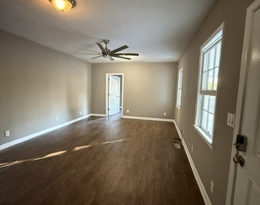 6790 Queen Mill Road Se - Photo Thumbnail 2