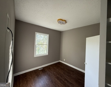 6790 Queen Mill Road Se - Photo Thumbnail 4