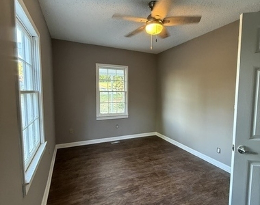 6790 Queen Mill Road Se - Photo Thumbnail 7