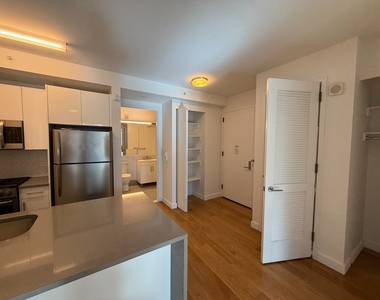 West 57th Street - Photo Thumbnail 7