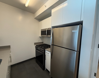 West 57th Street - Photo Thumbnail 4