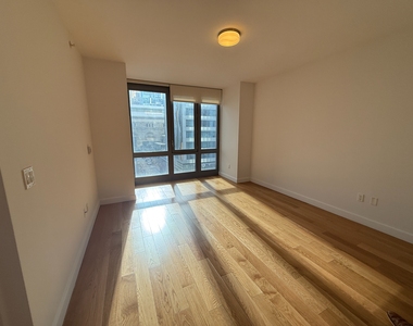 West 57th Street - Photo Thumbnail 2