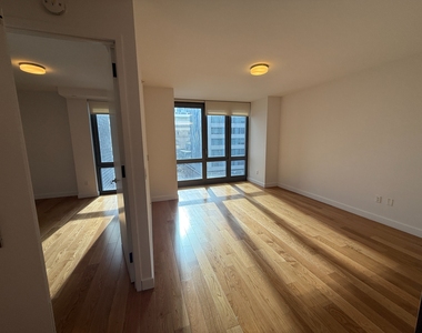 West 57th Street - Photo Thumbnail 8
