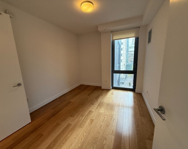 West 57th Street - Photo Thumbnail 3